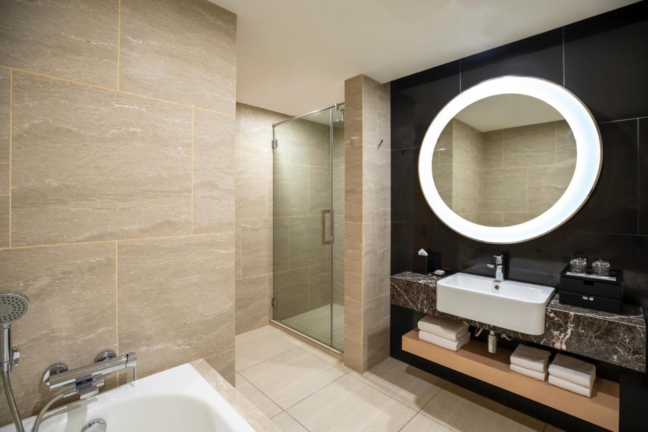 One-Bedroom Suite Club Lounge Access